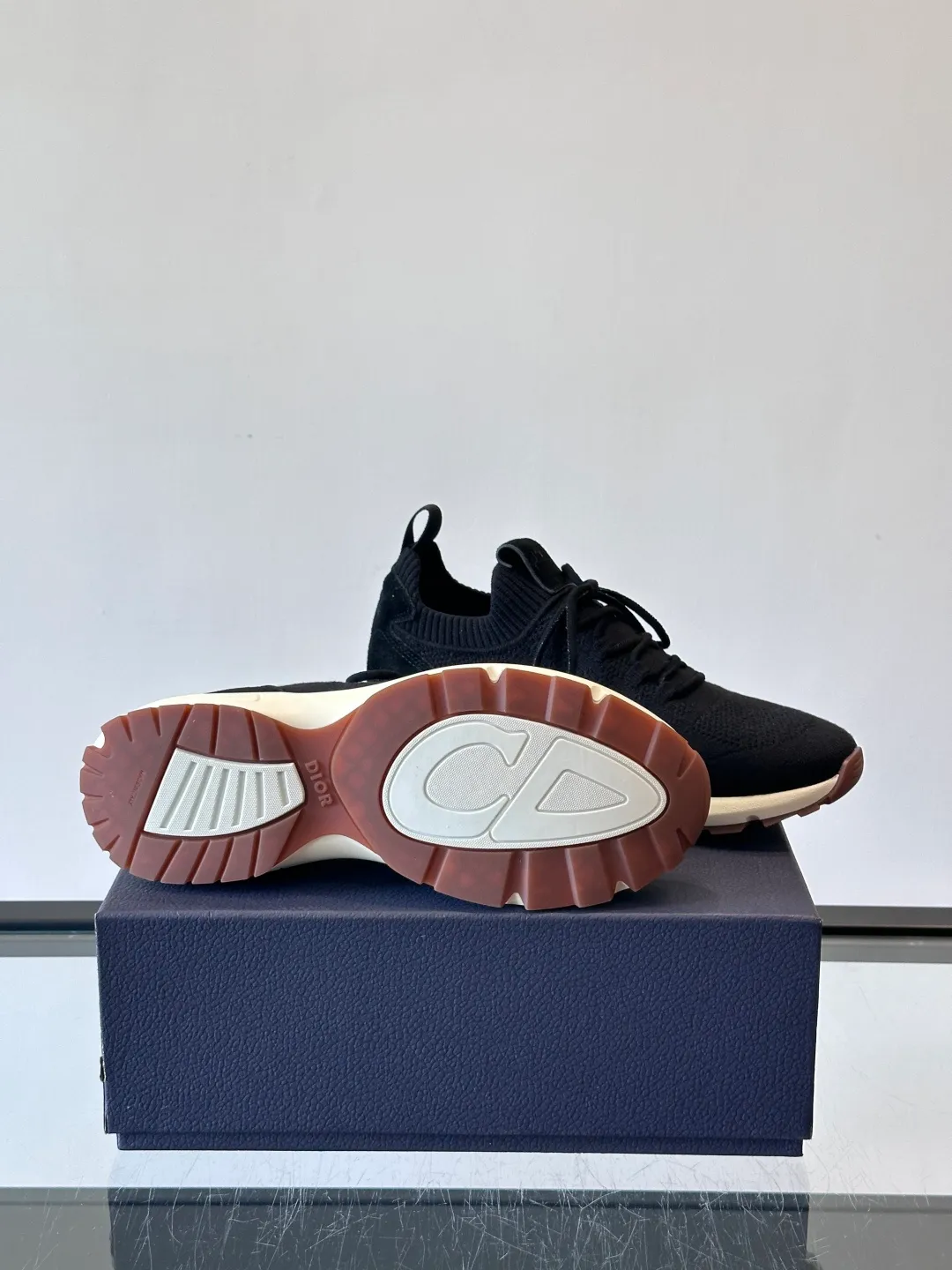 Men's Men's Shoes 💰p440 "Dior" B80 sneakers are a new product of Dior men's series, focusing on comfort and fashion. The upper is made of breathable mesh + fabric splicing, which is lightweight and fits the shape of the foot, making it super comfortable for daily wear. The sole is made of rubber, which has great grip and wear resistance, and is suitable for commuting or light sports. The overall style is simple, the gray tone is versatile, and the shoelaces are adjustable for a more stable fit. Designed by Kim Jones, it is both practical and trendy. It is one of the new hot items in early spring①. size: 39-45 (38.46 customized)